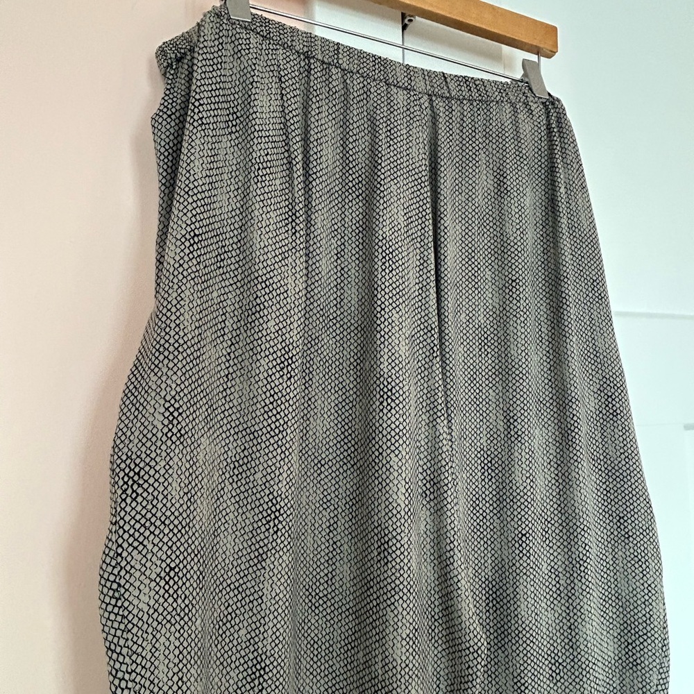 Eileen Fisher 100% silk crepe georgette pants. 1X - Picture 8 of 11